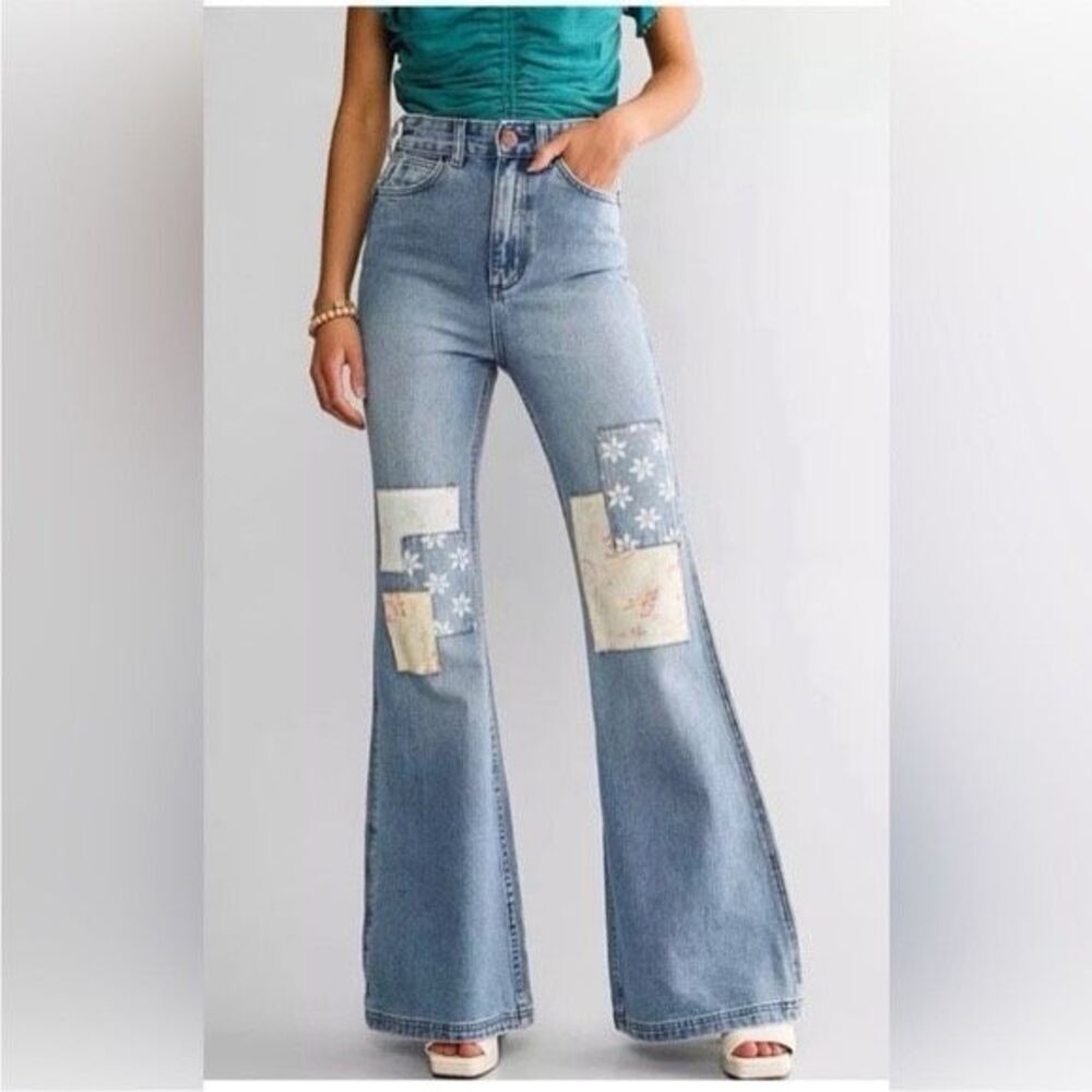 Billabong x Wrangler Womens True Blue Floral Patchwork Super Flare Jeans Size 28 - Picture 13 of 13